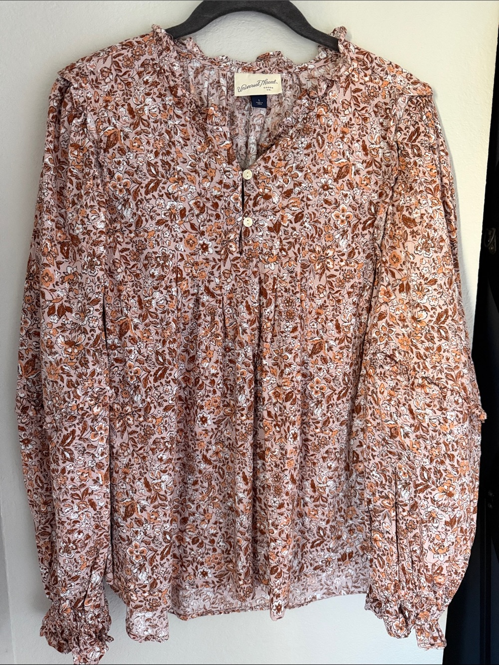 Universal Threads Rust and Cream Floral Long Sleeve Peasant 
-Style Top
